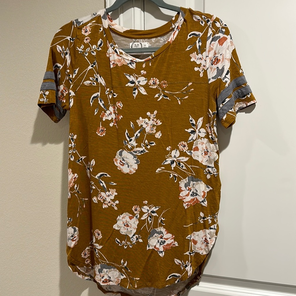 Floral tee